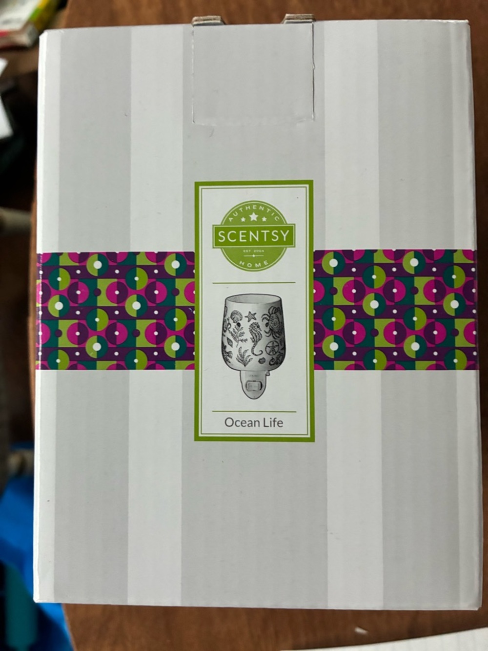 Scentsy Ocean Life Plug-In Warmer with Green and Purple Accent Band